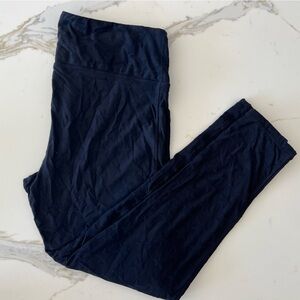 Thick black star leggings, subtle pattern great material